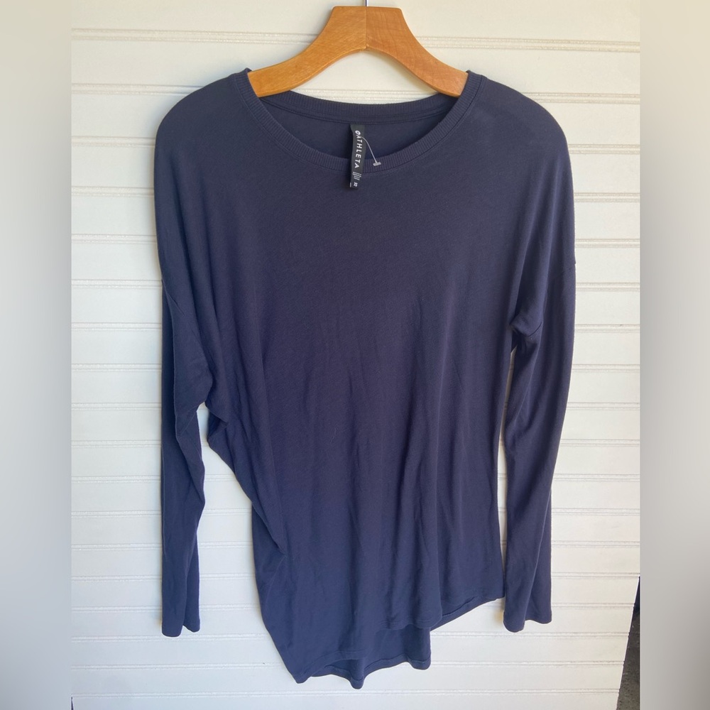 Athleta Oversized Flowy Scoop neck Long Sleeve tee